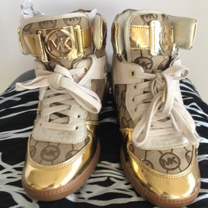 Gold sneaker